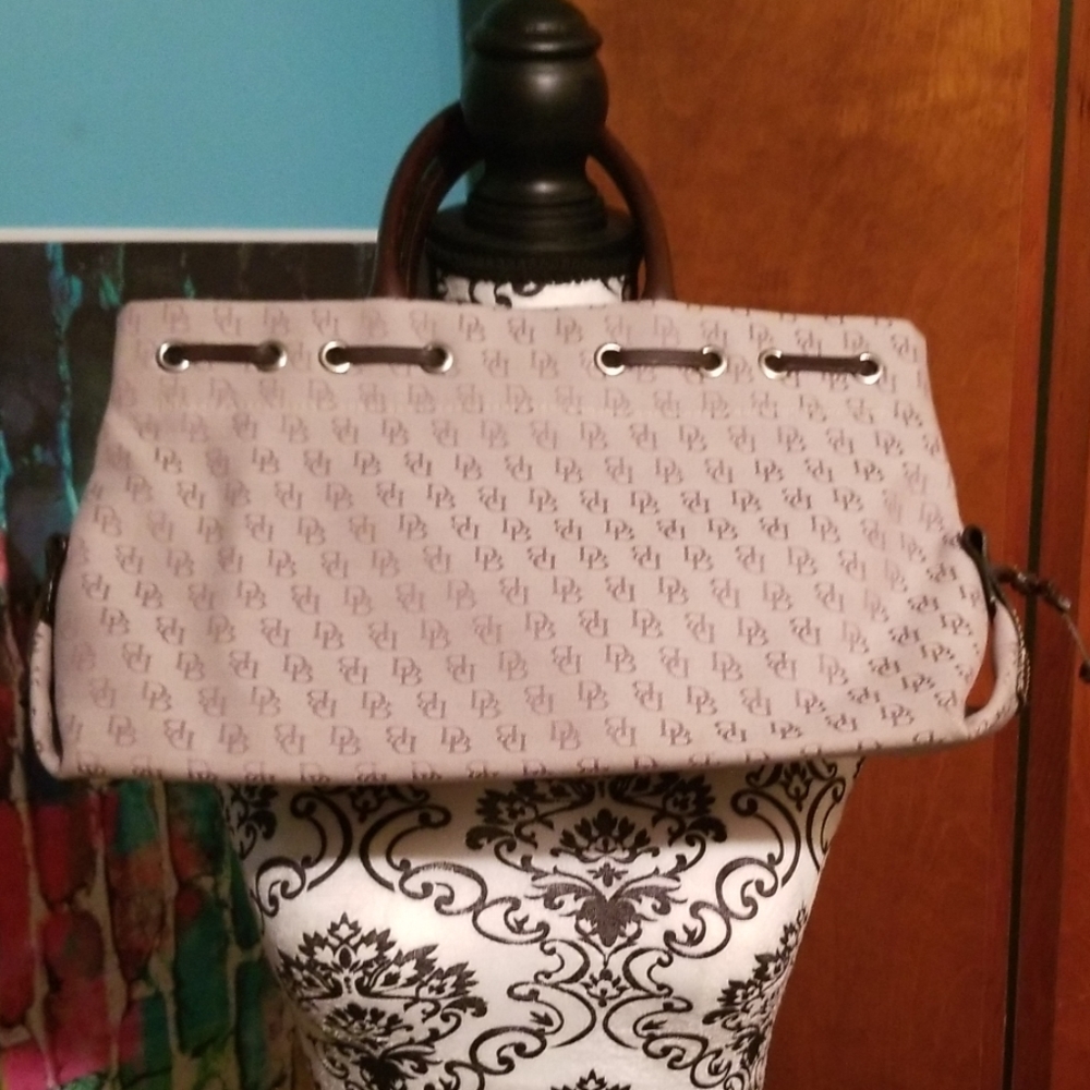 Dooney Bourke purse - Picture 2 of 8